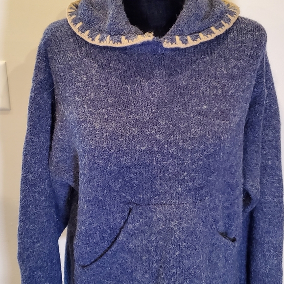 Hooded sweater with front pocket by Wind River Trading Company - Picture 4 of 5